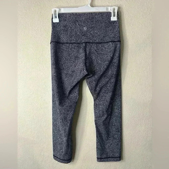 Lululemon High Rise Wunder Under Crop 22” Leggings Sz 6 - Picture 2 of 4